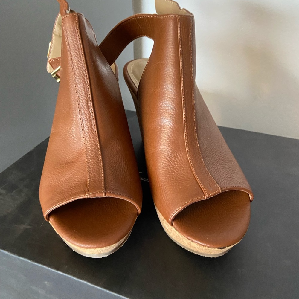 Kenneth Kole - Sammy Sandal (Wedge) - size 7